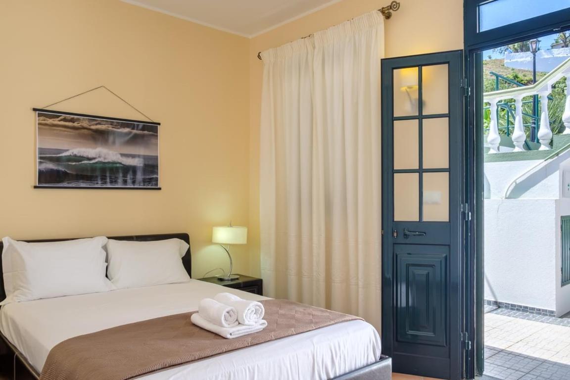 Hôtel Guestready - Hikers Haven à São Roque do Faial Extérieur photo